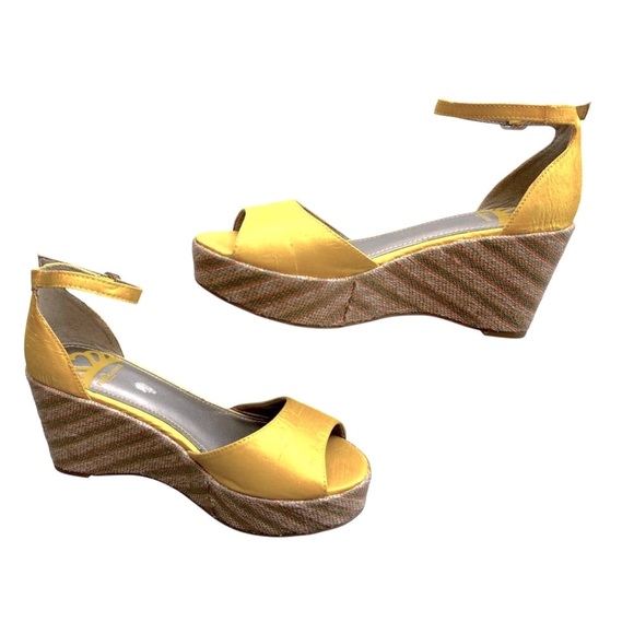 FERGALICIOUS Yellow Sandals Flutter Peep-Toe Espadrille Wedge Ankle Strap 7.5 - Picture 1 of 13